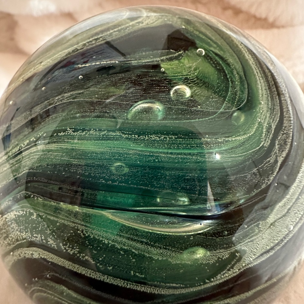 Vintage Kerry Irish Art Glass Paperweight Emerald Green Swirls from Ireland - Picture 7 of 7